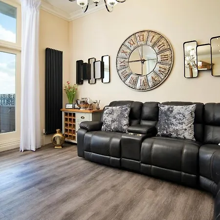 Beach View Apartment *